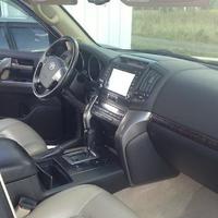 Toyota Land Cruiser 200 / BMW 740