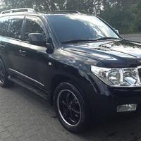 Toyota Land Cruiser 200 / BMW 740