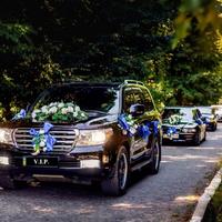Toyota Land Cruiser 200 / BMW 740